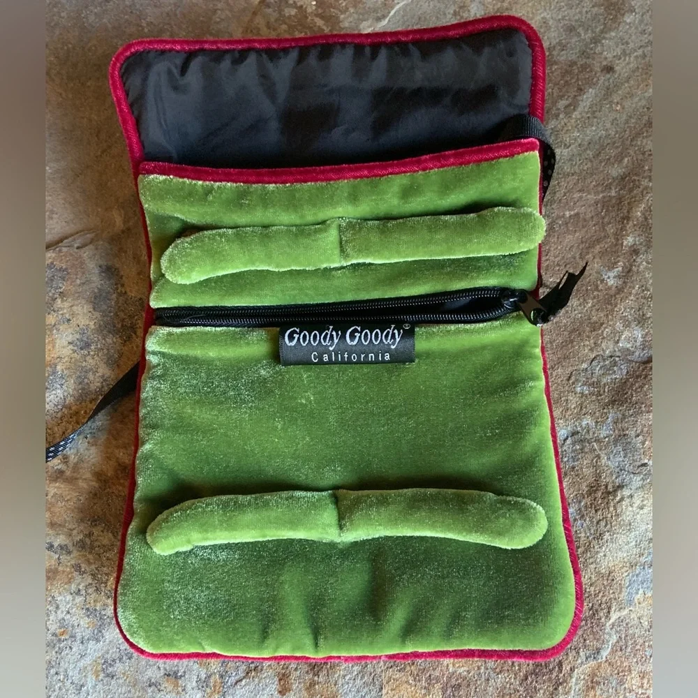 Goody Goody Beautiful “Jellyroll” Jewelry Pouch Holder - Picture 4 of 7